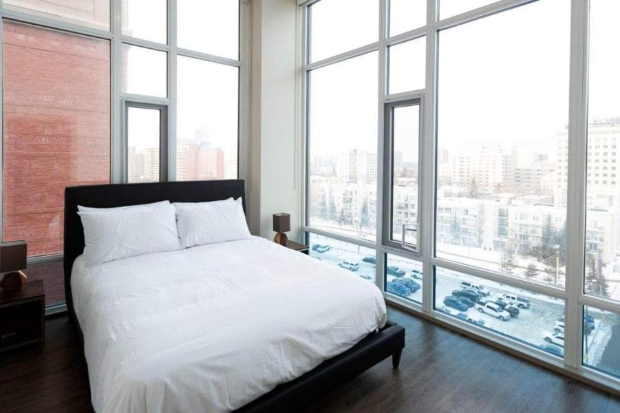Mayfair Luxe Suites Premium By Corporate Stays 에드먼턴 외부 사진
