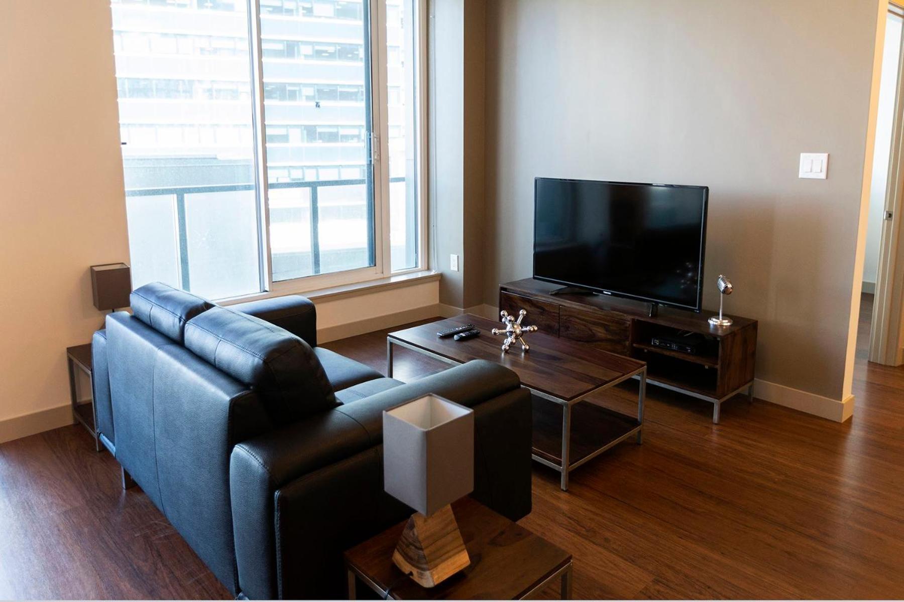 Mayfair Luxe Suites Premium By Corporate Stays 에드먼턴 외부 사진