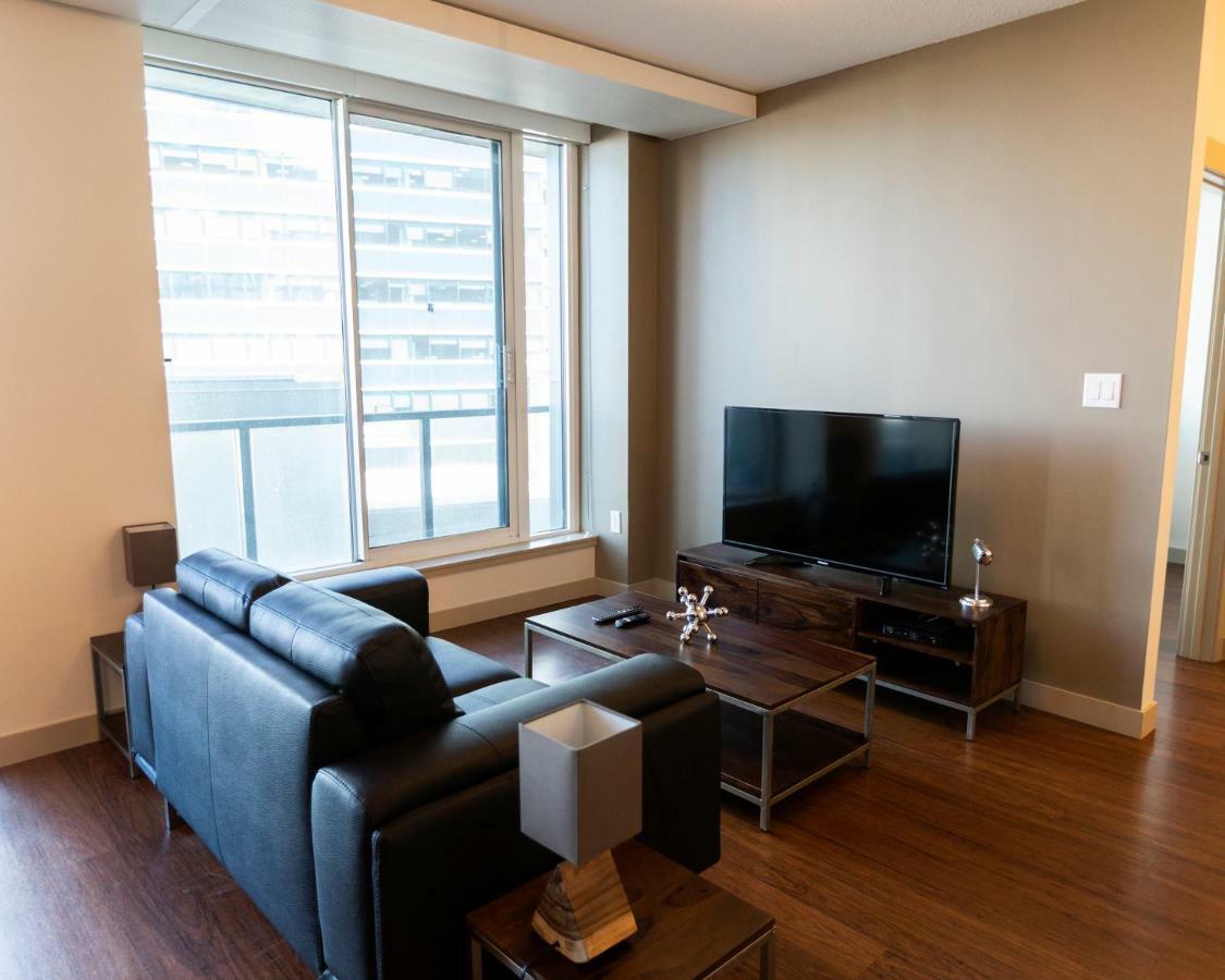 Mayfair Luxe Suites Premium By Corporate Stays 에드먼턴 외부 사진