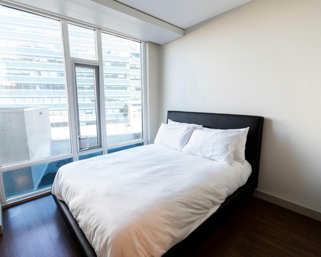 Mayfair Luxe Suites Premium By Corporate Stays 에드먼턴 외부 사진