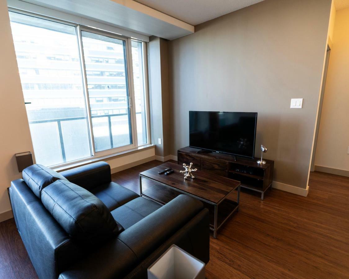 Mayfair Luxe Suites Premium By Corporate Stays 에드먼턴 외부 사진