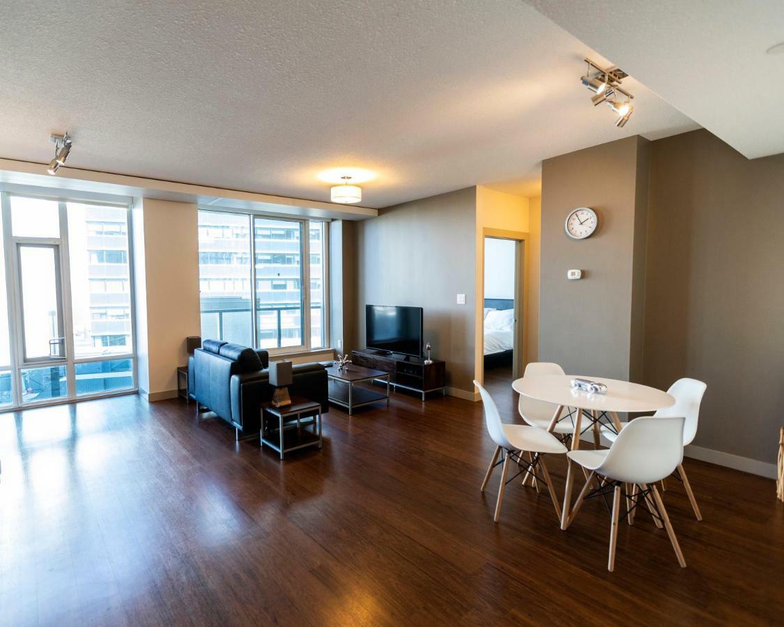 Mayfair Luxe Suites Premium By Corporate Stays 에드먼턴 외부 사진
